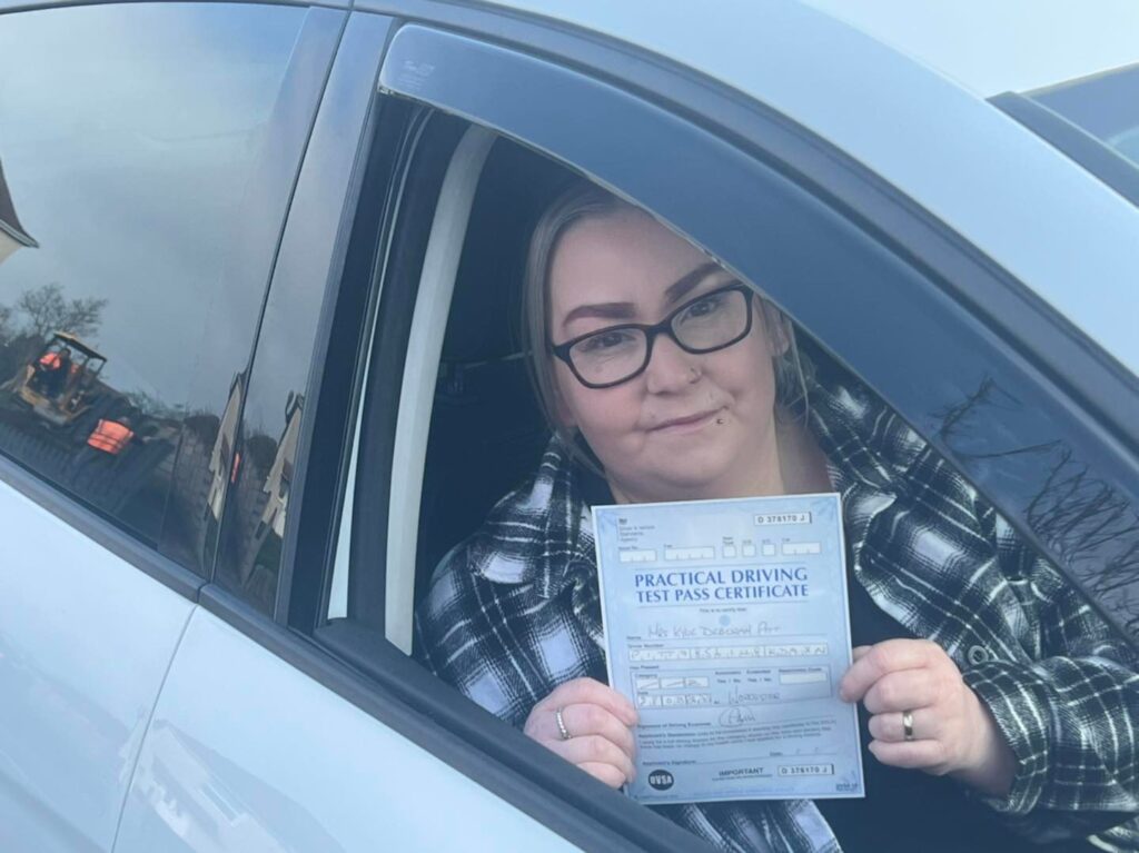 Kylie passed her driving test after taking automatic driving lessons in Worcester.