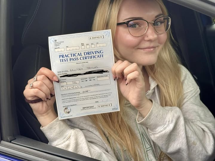Aaliyah passed her driving test after taking automatic driving lessons in Worcester.