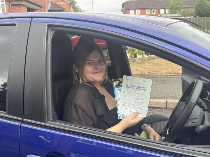 Kiera passed her driving test after taking automatic driving lessons in Worcester.