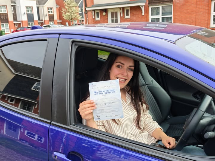 Sophie passed her driving test after taking automatic driving lessons in Worcester.